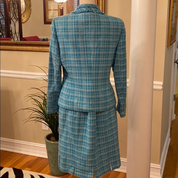 Tweed 2 piece suit.  Very elegant.   Classy. - Picture 6 of 8